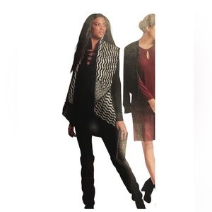 Chelsea & Theodore Black and White Fuzzy Sweater Vest Size Large